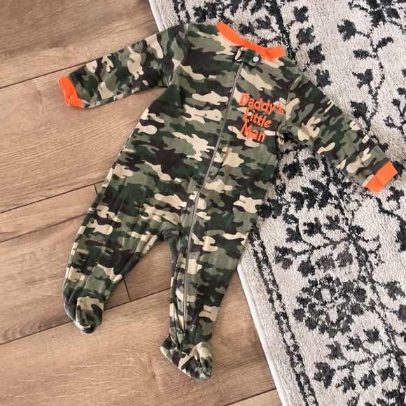 Bundle of 6 month zip onesies - Picture 4 of 12